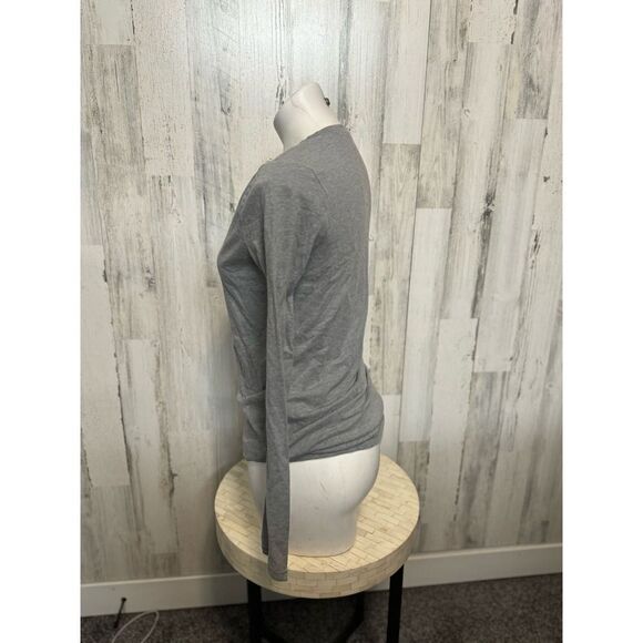 Gray long sleeve size XL - Picture 2 of 5